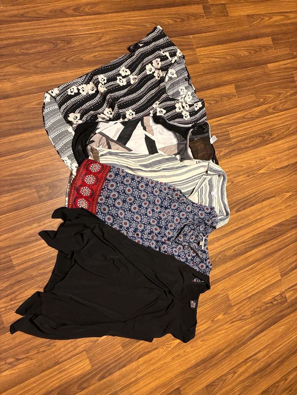 Lot of 5 Women's Sleeveless Shirt Bundle (Jostar, Roz & Ali, Time and Tru)